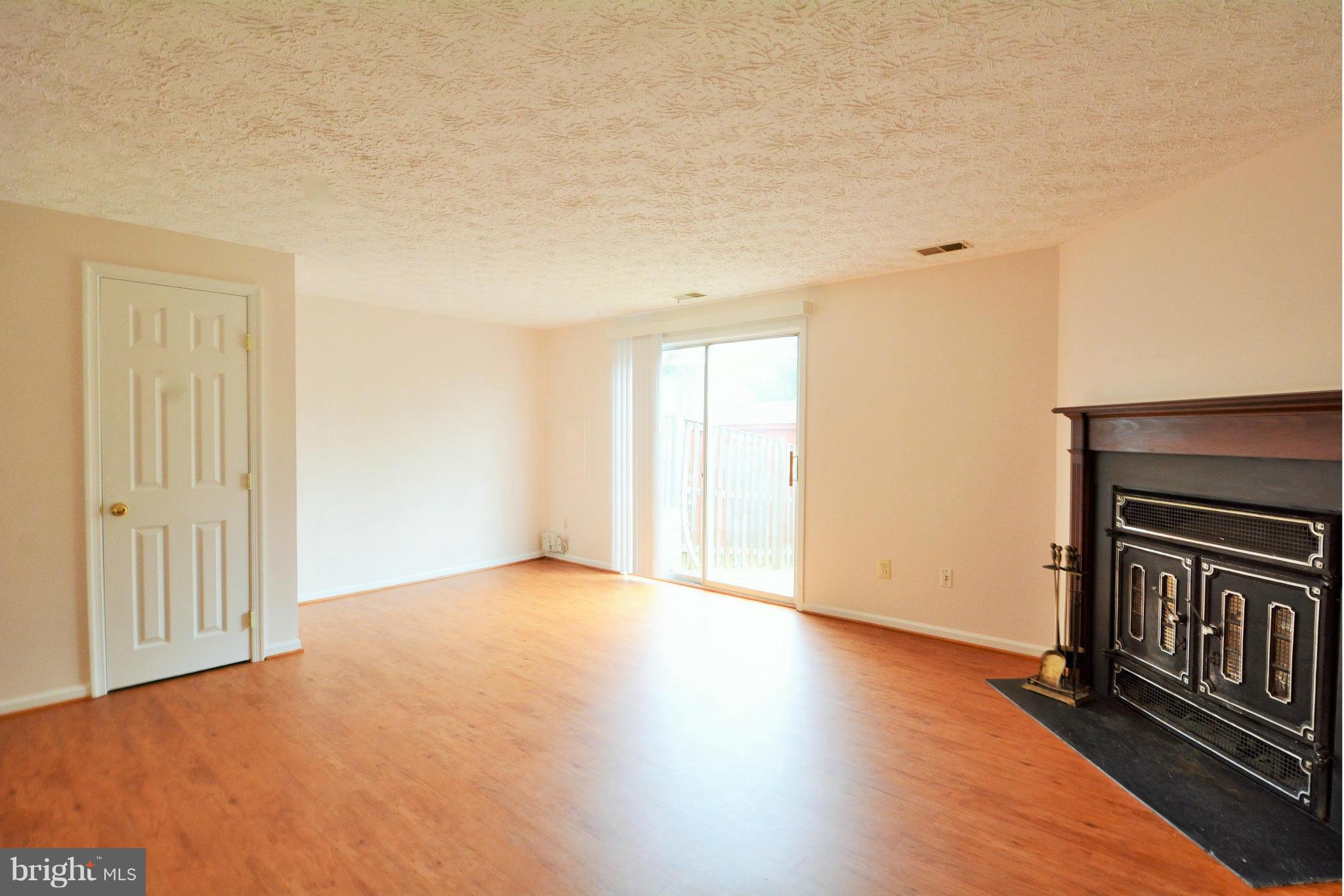 6995 Villa-Del-Rey Court Springfield, VA 22150 - Photo 3 of 21 Large Living Room