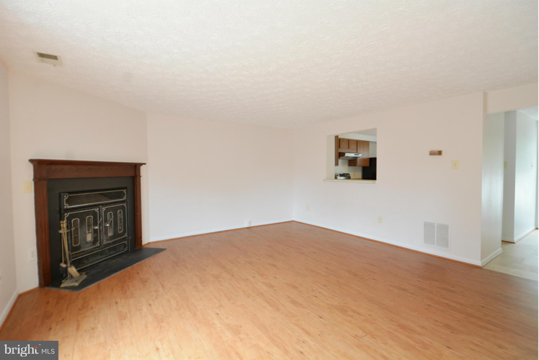 6995 Villa-Del-Rey Court Springfield, VA 22150 - Photo 5 of 21 New Floors in Living Room