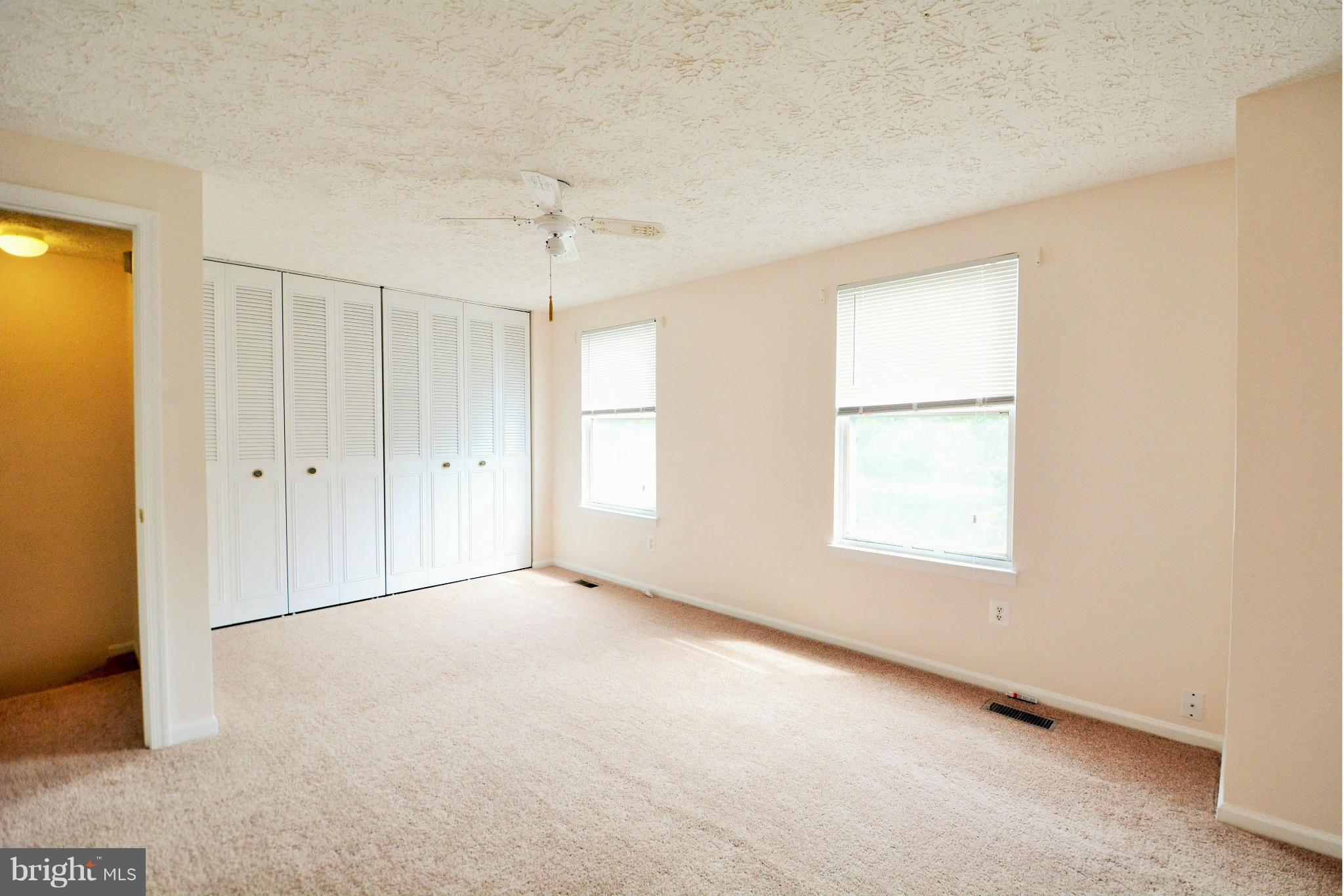 6995 Villa-Del-Rey Court Springfield, VA 22150 - Photo 10 of 21 Huge Master Bedroom