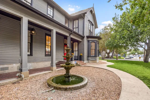 $1,050,000 | 1001 South Church Street, Georgetown, TX 78626