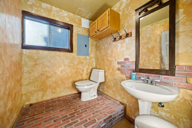 $1,050,000 | 1001 South Church Street, Georgetown, TX 78626