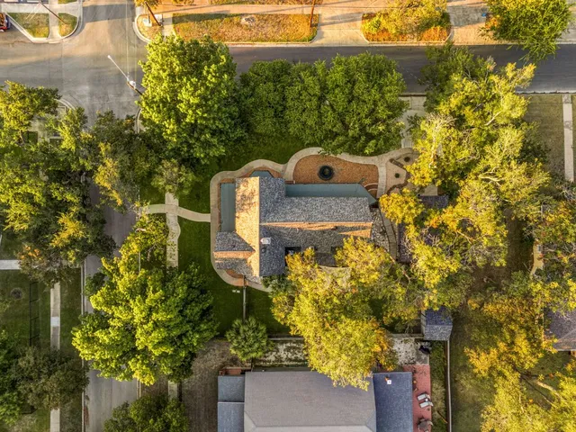 $1,050,000 | 1001 South Church Street, Georgetown, TX 78626