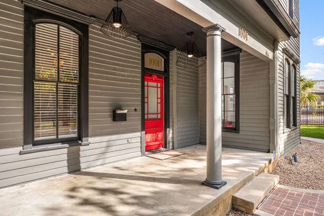 $1,050,000 | 1001 South Church Street, Georgetown, TX 78626