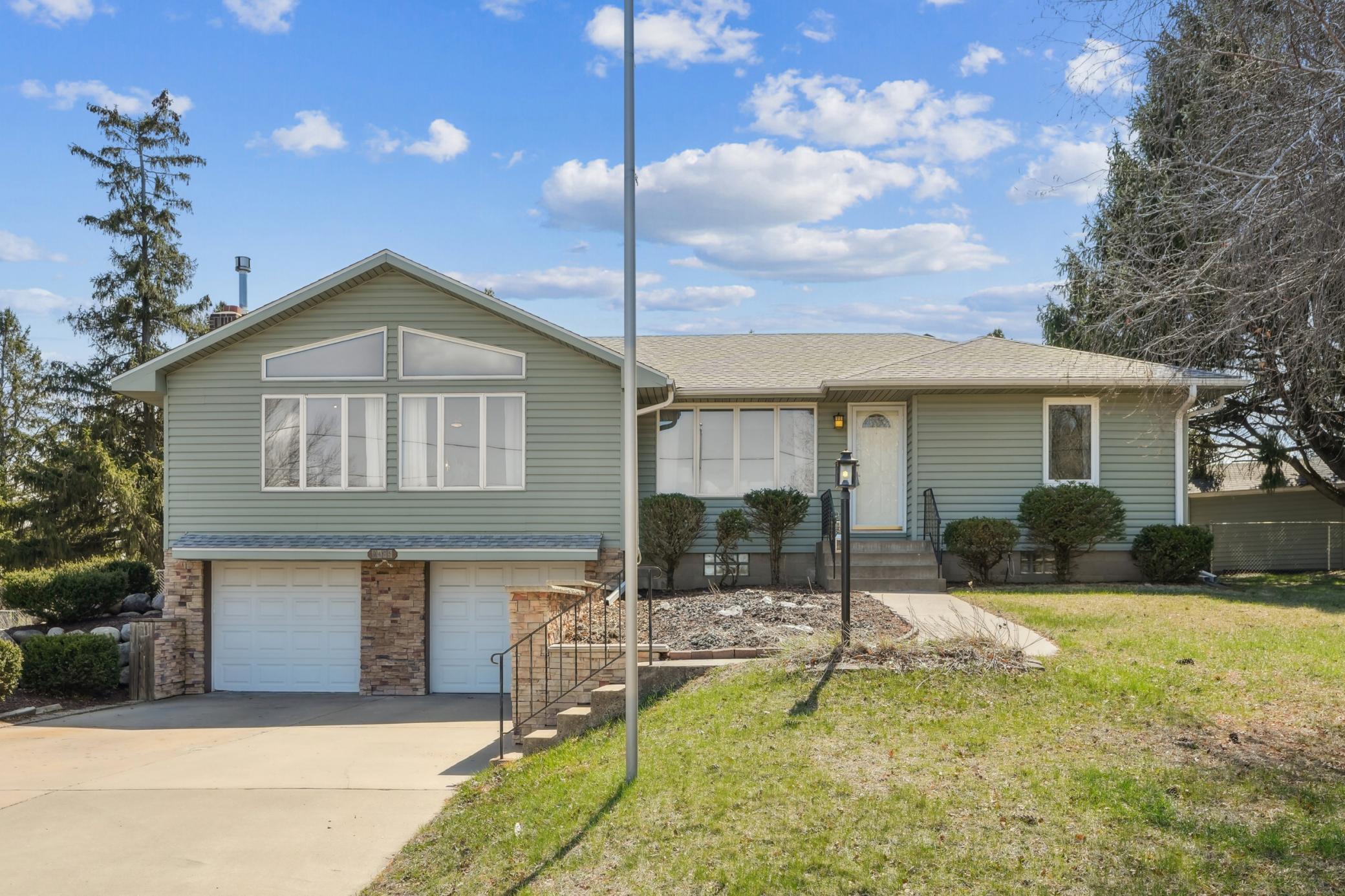 9475 Lake Road Woodbury, MN 55125 - Photo 1 of 1