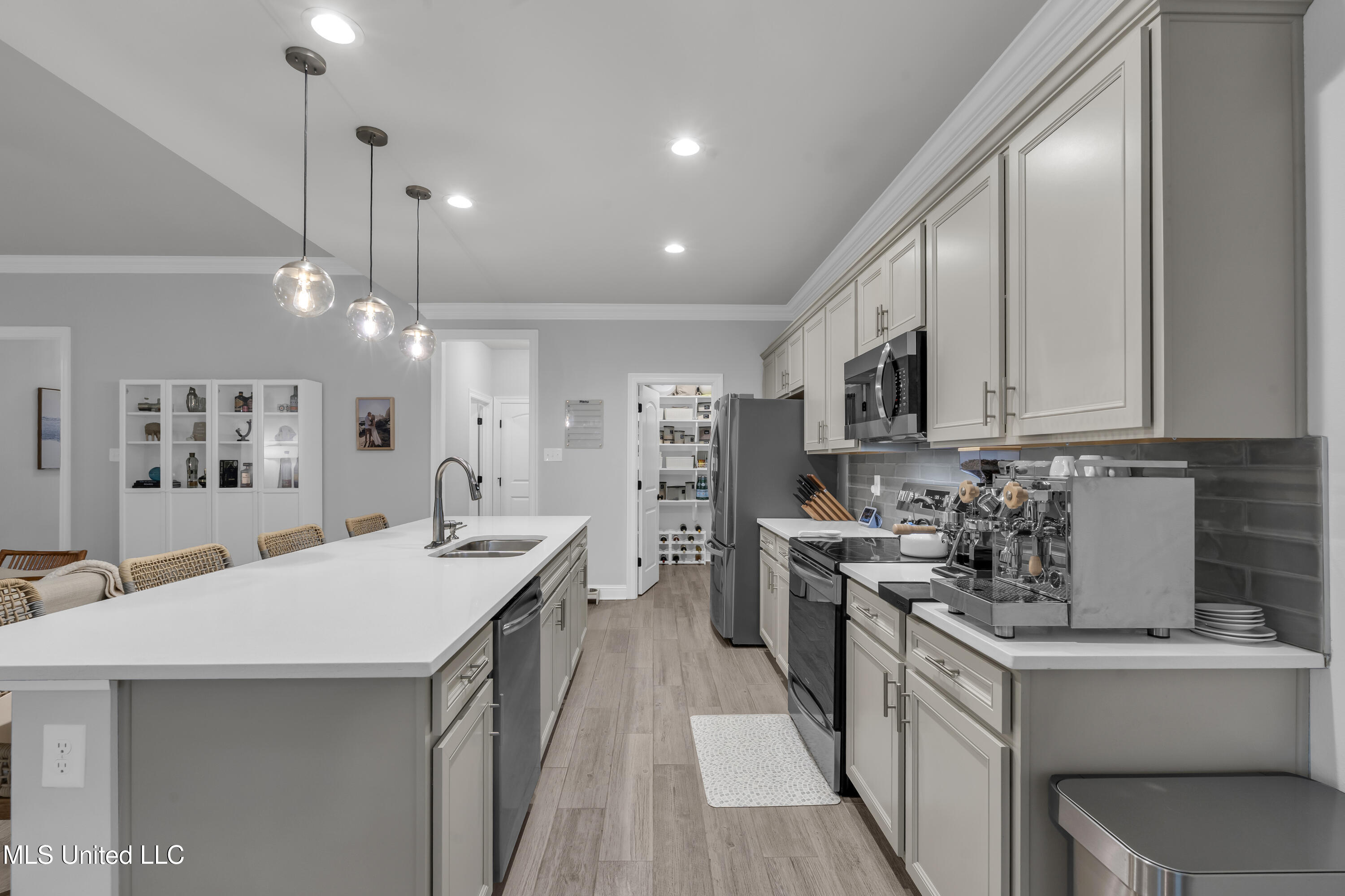 9371 Taylor Place Ocean Springs, MS 39564 - Photo 8 of 37 DSC09680