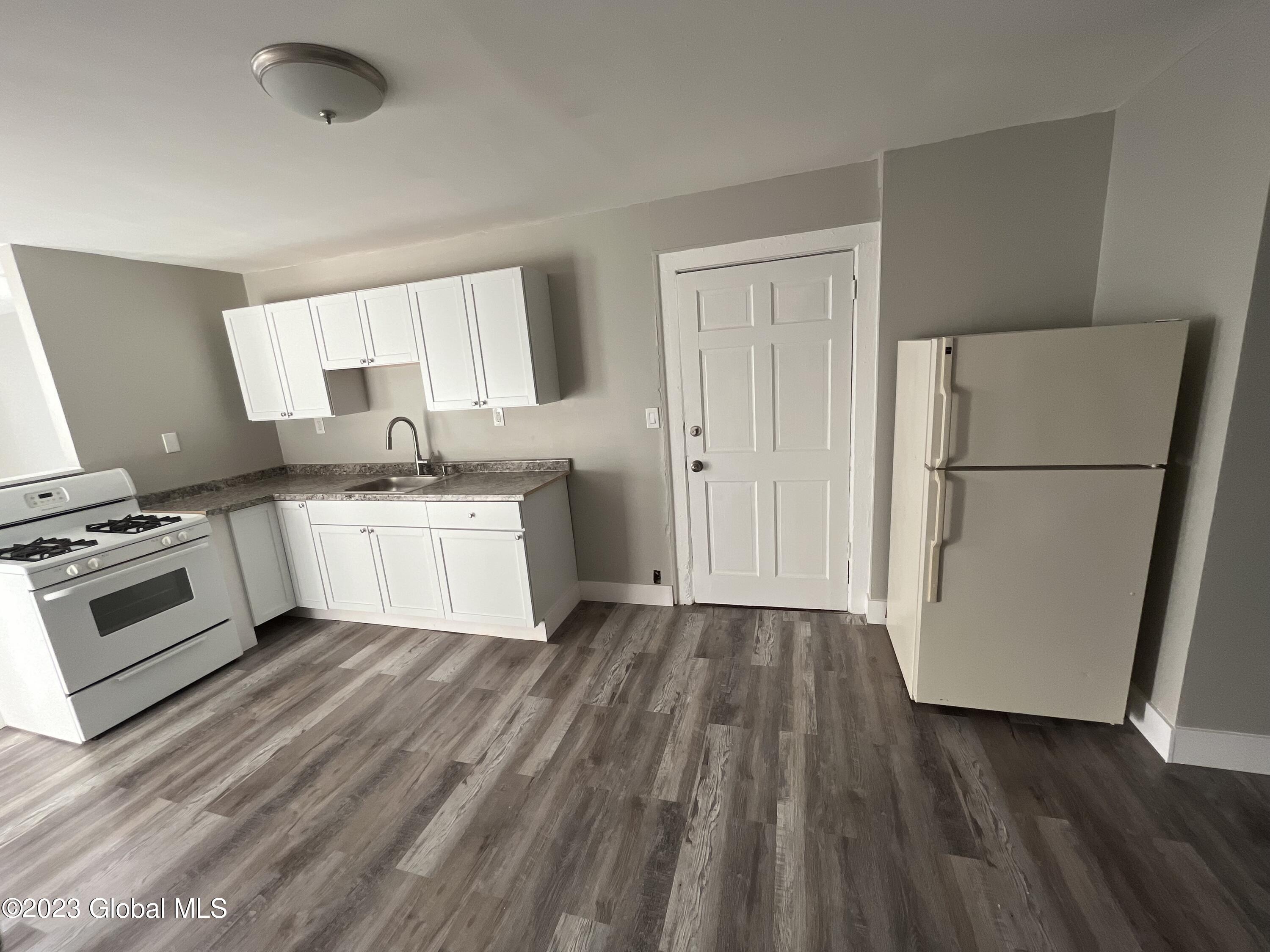 767 Eastern Avenue Schenectady, NY 12308 - Photo 17 of 28 71952829325__09AF1755-FB31-4096-BD9A-228