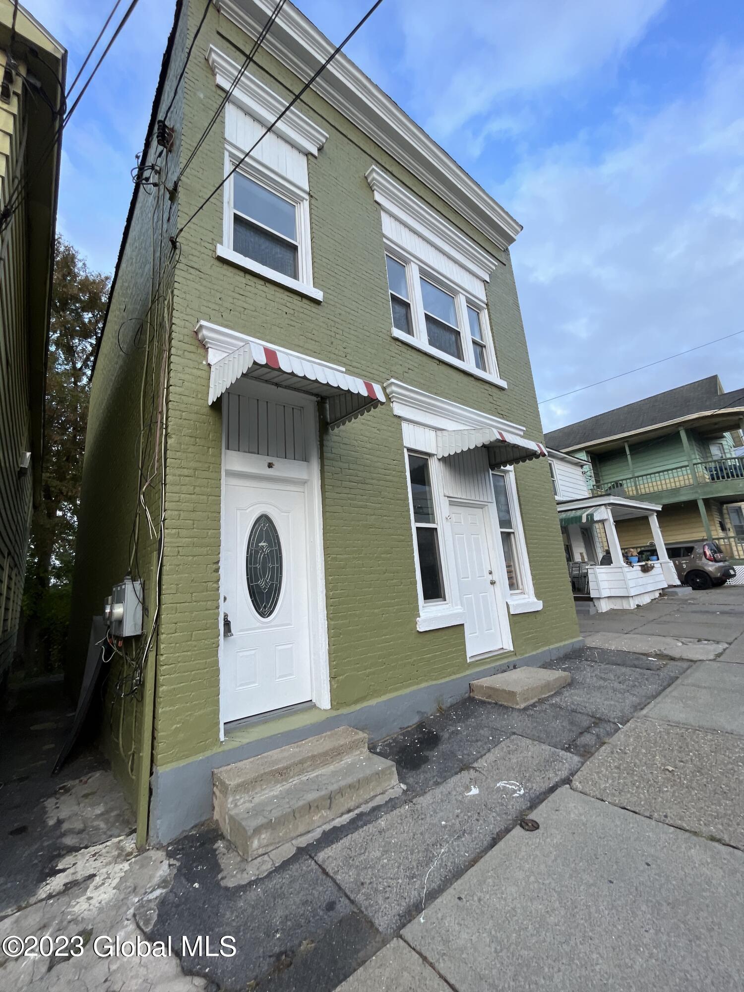 767 Eastern Avenue Schenectady, NY 12308 - Photo 2 of 28 71952767731__3EDC8D35-3564-4960-9EF6-AD4