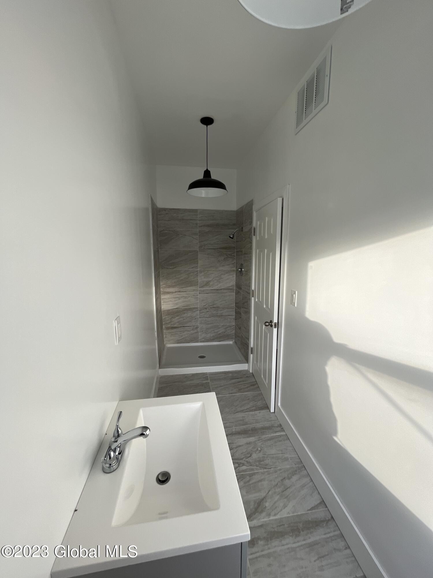 767 Eastern Avenue Schenectady, NY 12308 - Photo 23 of 28 71952820591__0DDA769C-961B-4BD5-B21C-6A0