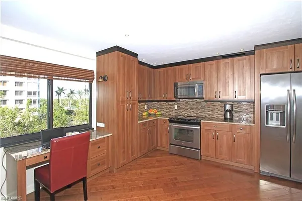 $8,000 | 11030 Gulf Shore Drive, Unit 202, Naples, FL 34108