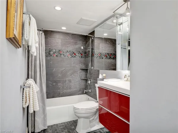 $8,000 | 11030 Gulf Shore Drive, Unit 202, Naples, FL 34108