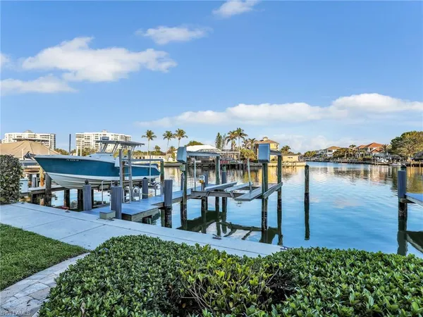 $8,000 | 11030 Gulf Shore Drive, Unit 202, Naples, FL 34108
