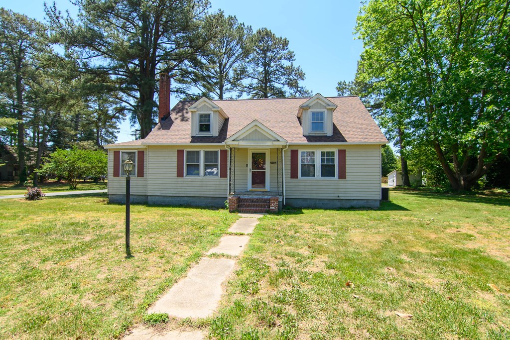 24432 Maxwell Street Parksley, VA 23421 - Photo 36 of 39 a front view of a house with a garden