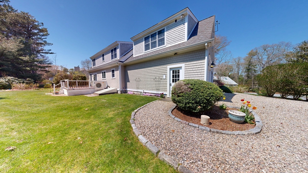 20 Finway Mashpee, MA 02649 - Photo 3 of 22 Gallery Image 3