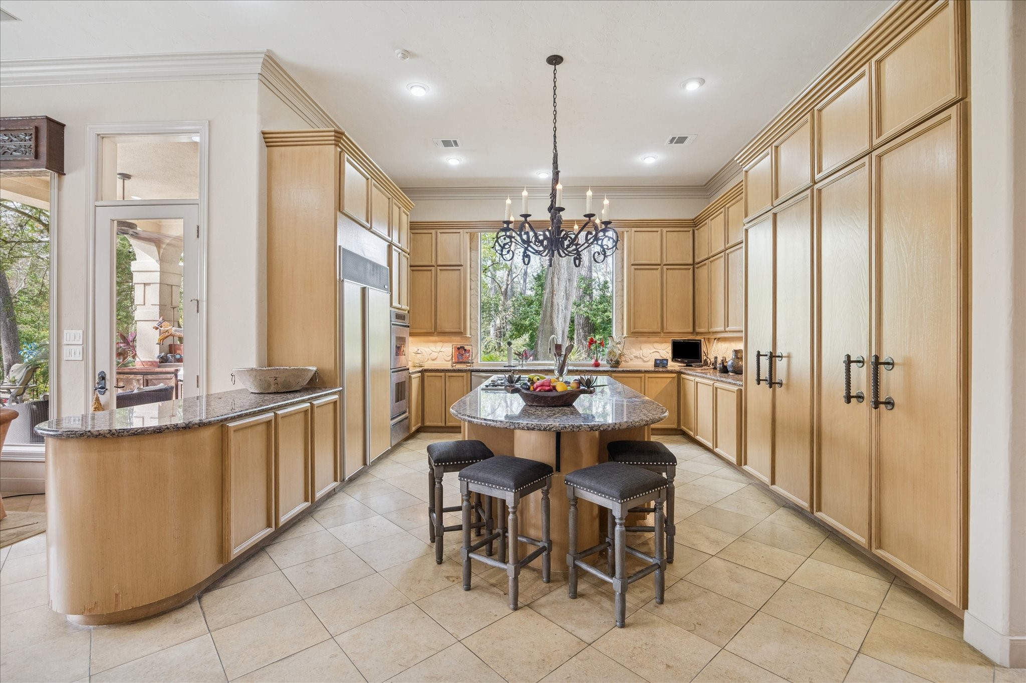 6 Mott Lane Houston, TX 77024 - Photo 17 of 49 a large kitchen with a table and chairs