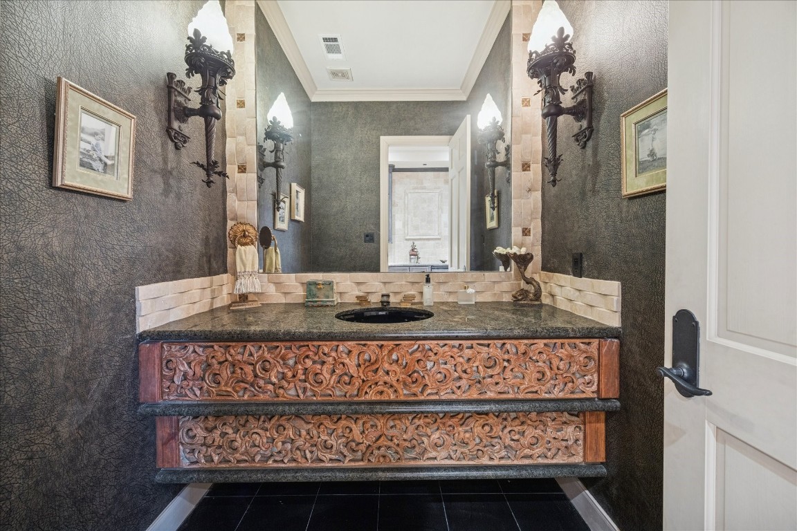 6 Mott Lane Houston, TX 77024 - Photo 35 of 49 Upstairs Powder Bath