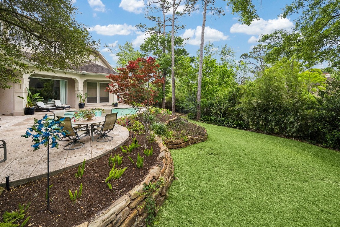 6 Mott Lane Houston, TX 77024 - Photo 43 of 47 Outdoor patio overlooking lush landscaped back yard