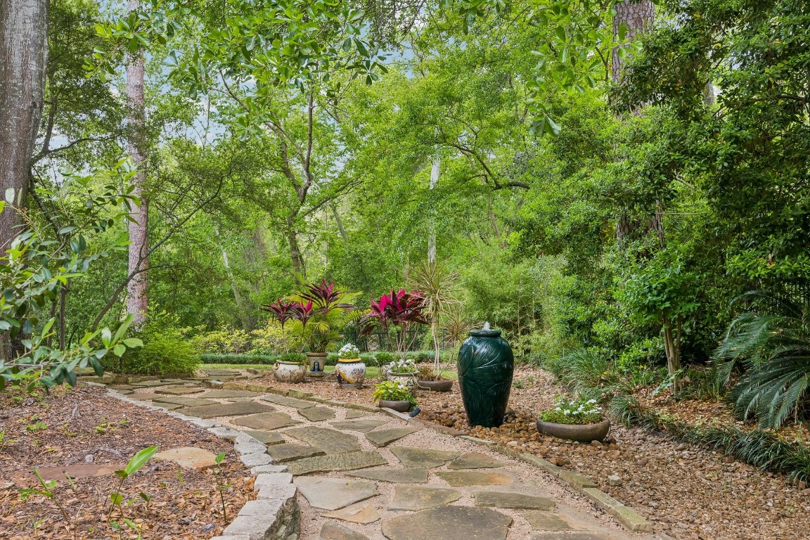 6 Mott Lane Houston, TX 77024 - Photo 44 of 47