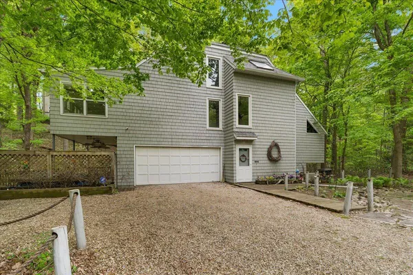 $1,140,000 | 604 Pine Lane, Sawyer, MI 49125