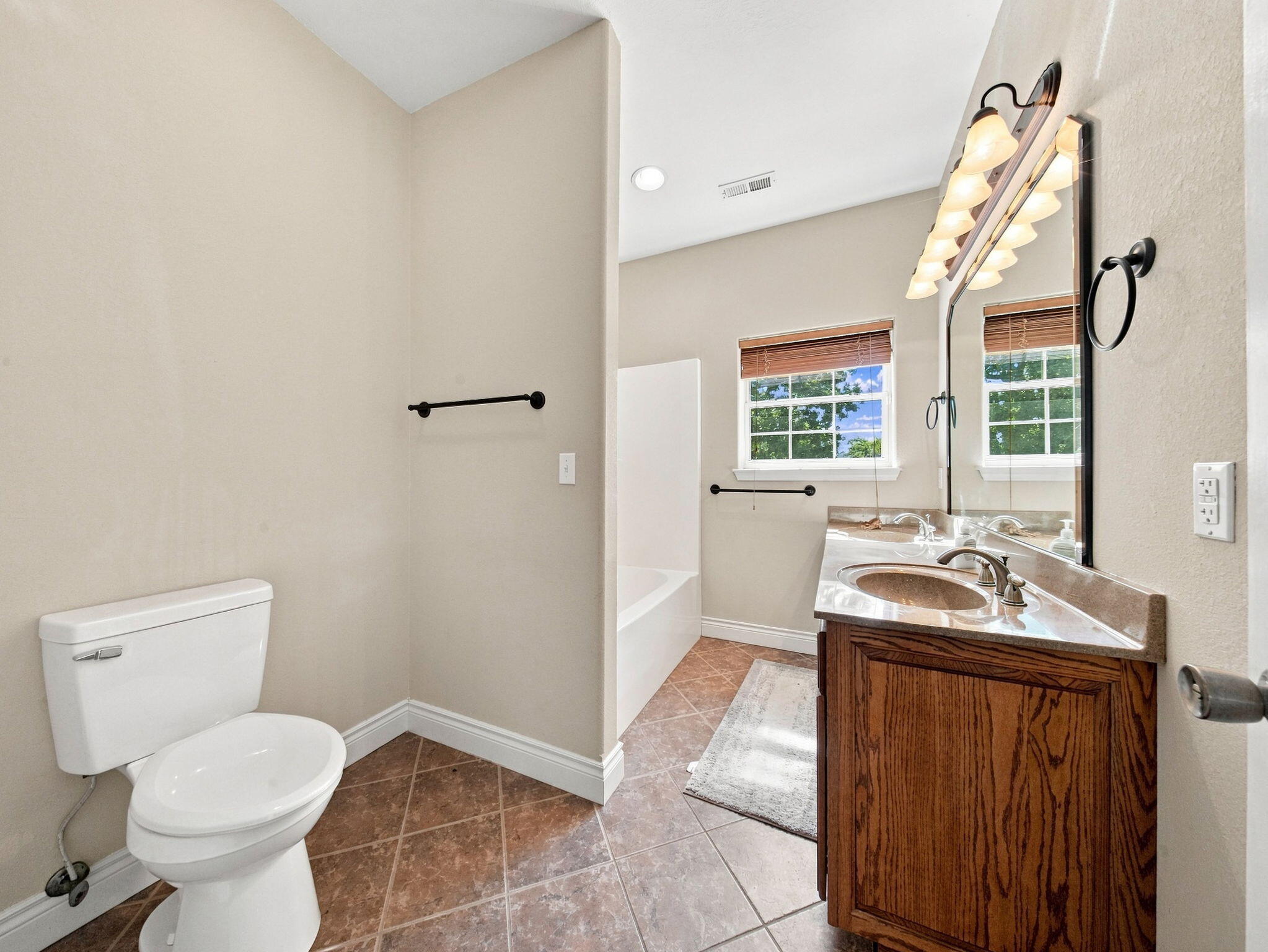 495 Shady Oak Lane Reeds Spring, MO 65737 - Photo 37 of 50 90-web-or-mls-bathroom 5
