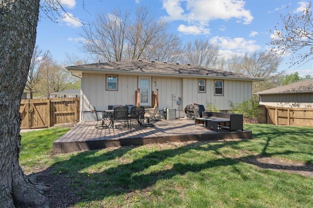 2113 Southeast Owings Street Oak Grove, MO 64075 - Photo 20 of 25