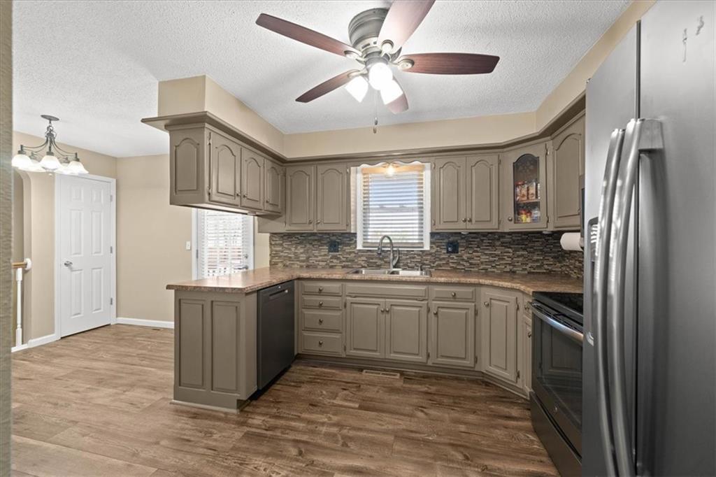 2113 Southeast Owings Street Oak Grove, MO 64075 - Photo 5 of 25