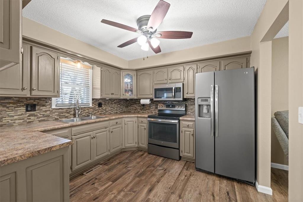 2113 Southeast Owings Street Oak Grove, MO 64075 - Photo 6 of 25