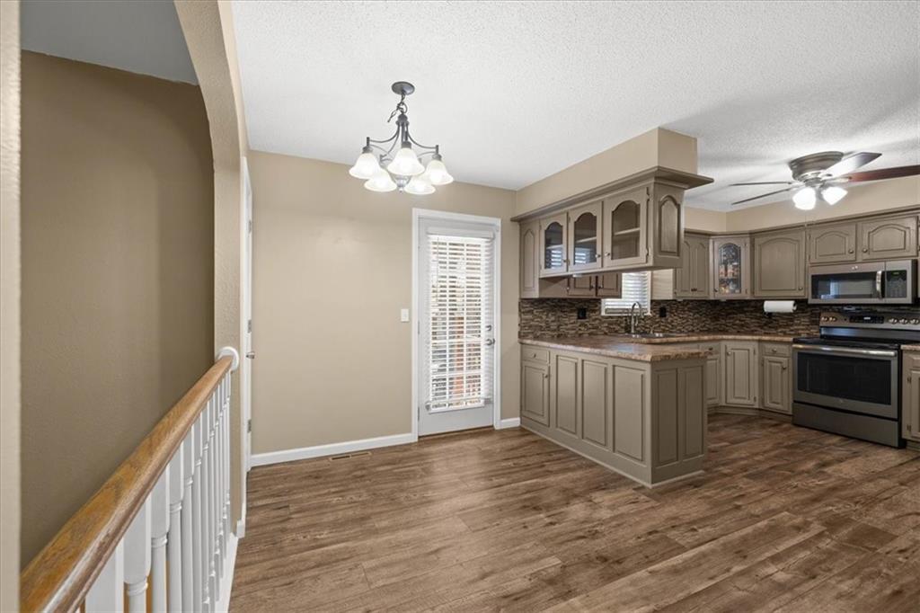 2113 Southeast Owings Street Oak Grove, MO 64075 - Photo 9 of 25