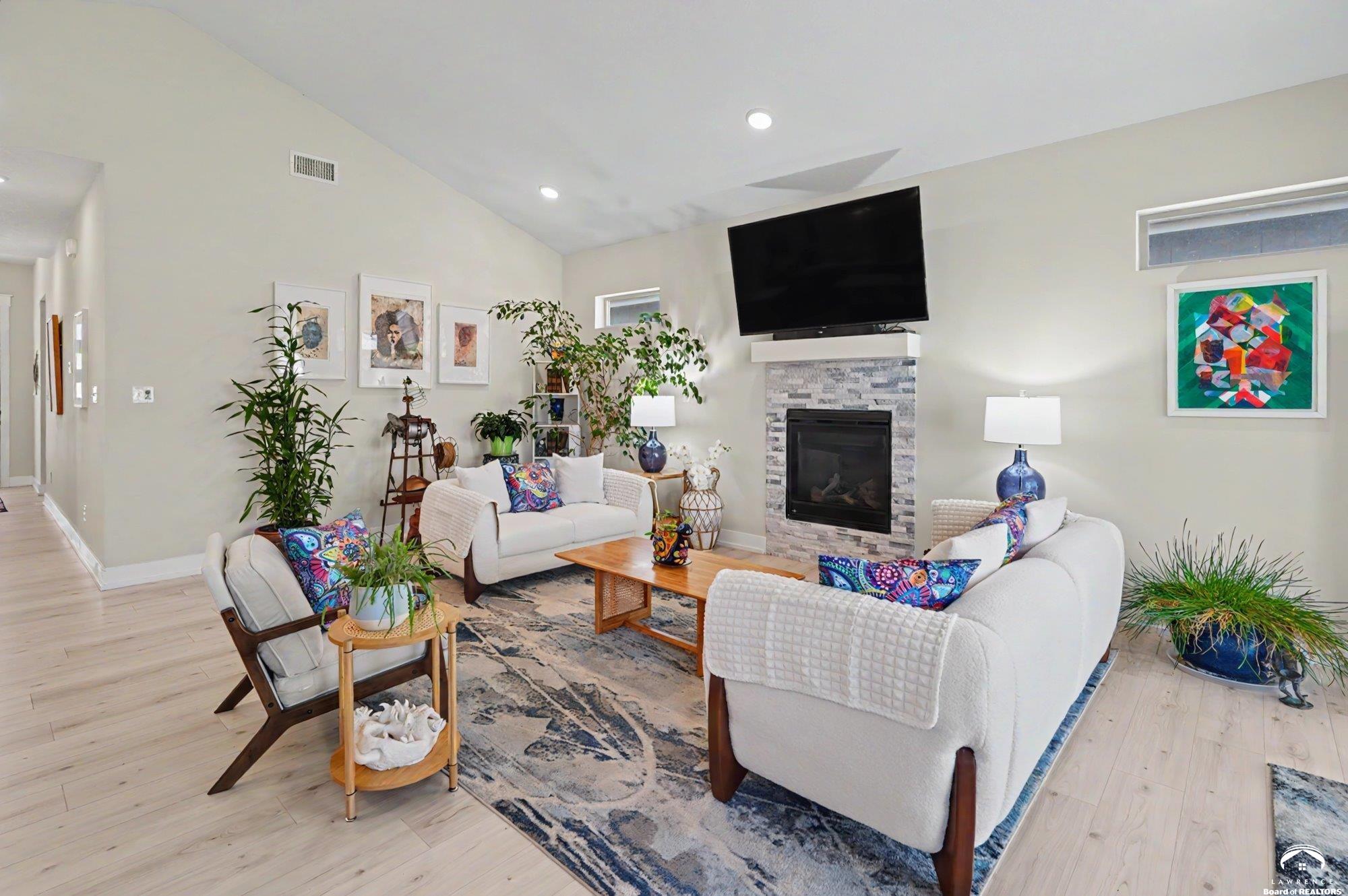 535 Perry Street Lawrence, KS 66044 - Photo 13 of 33