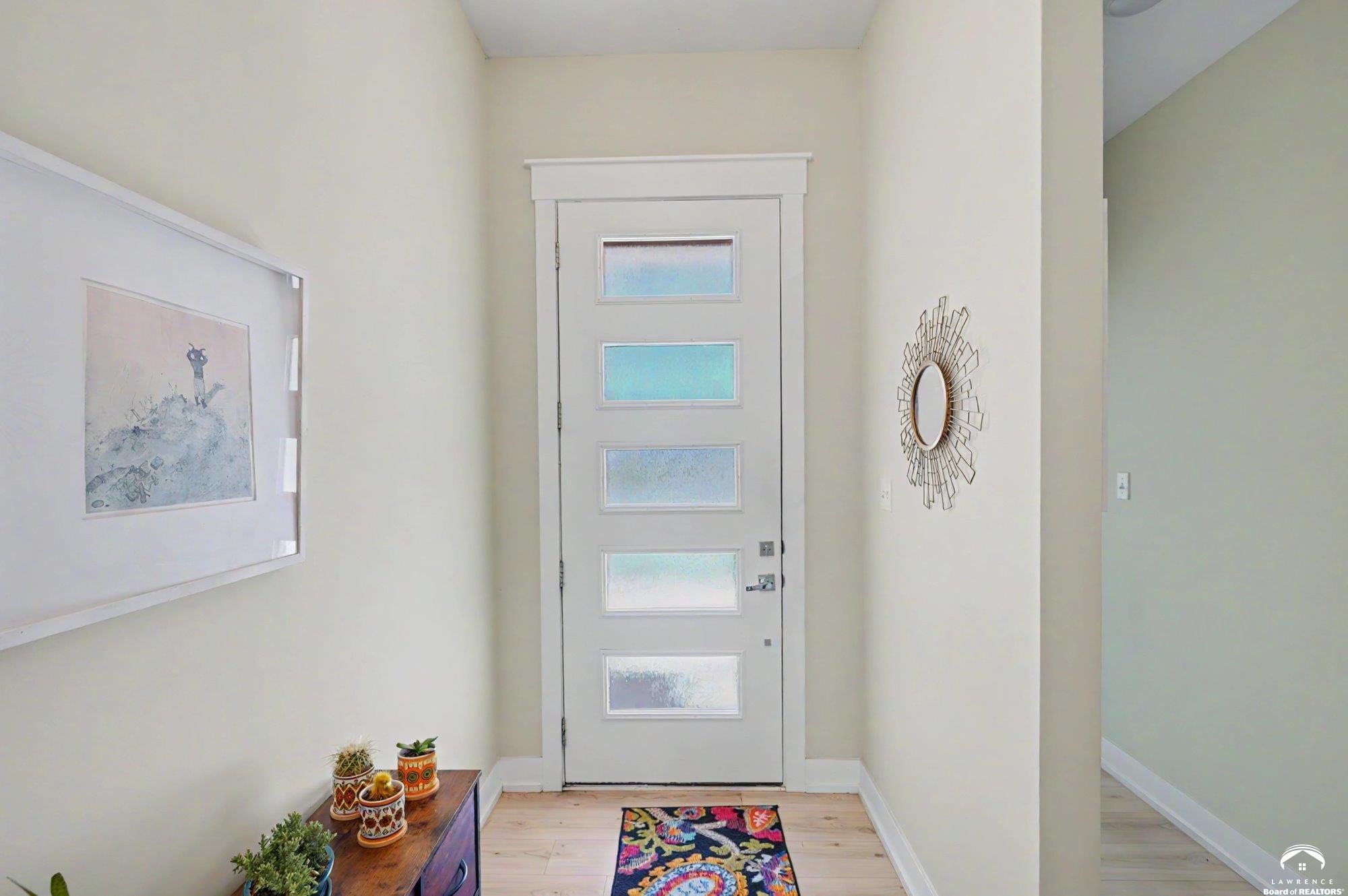 535 Perry Street Lawrence, KS 66044 - Photo 3 of 33