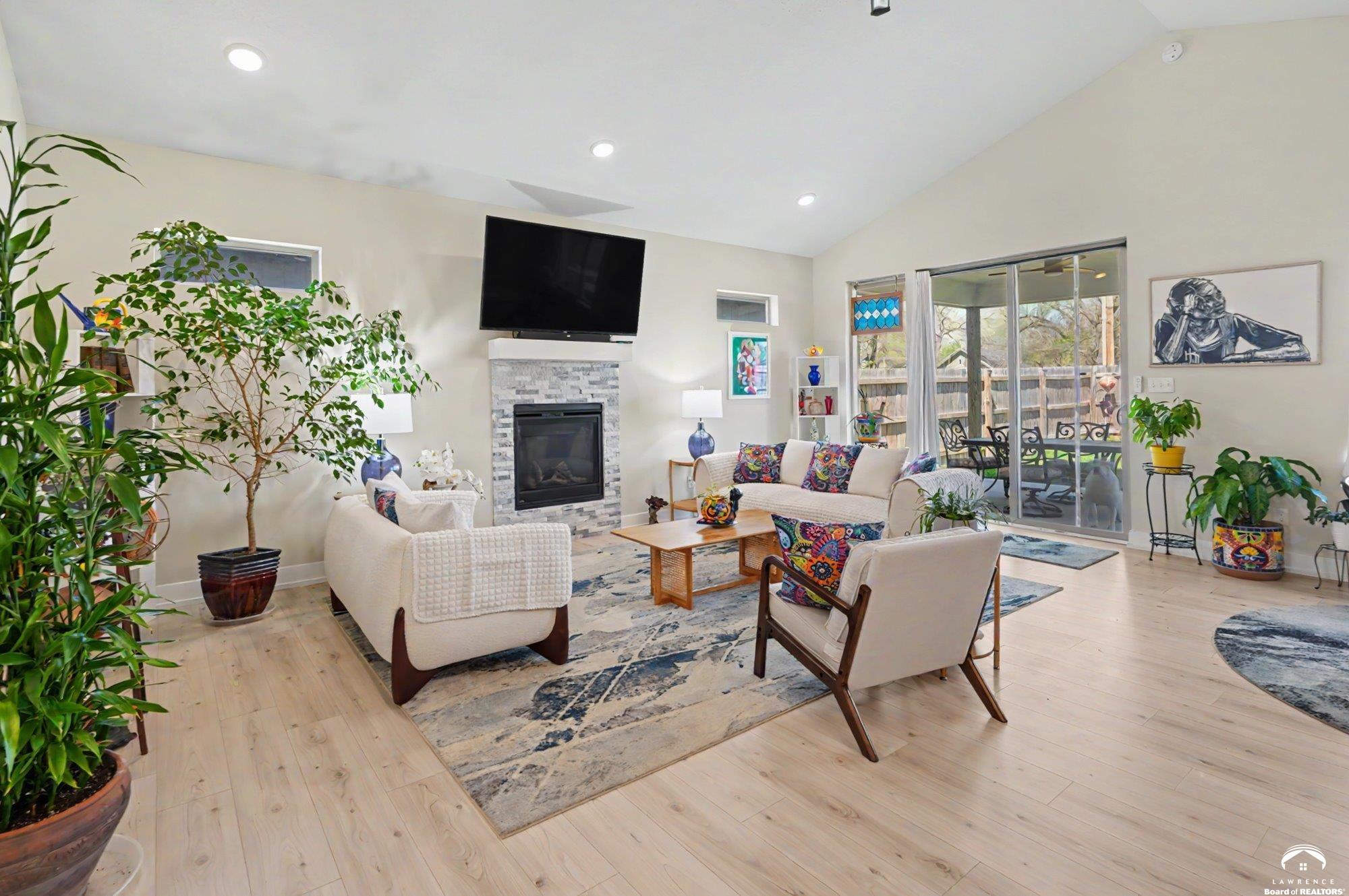 535 Perry Street Lawrence, KS 66044 - Photo 4 of 33