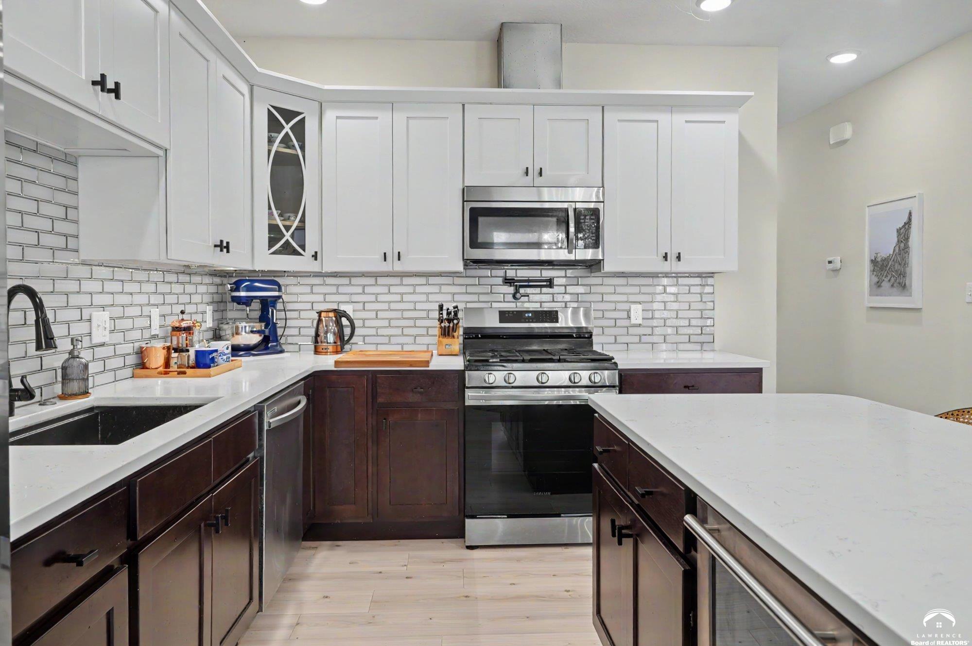 535 Perry Street Lawrence, KS 66044 - Photo 6 of 33