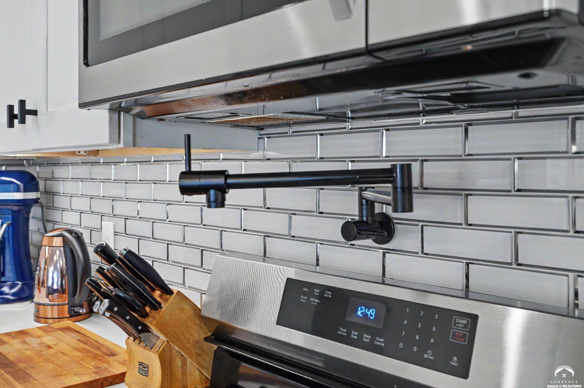 535 Perry Street Lawrence, KS 66044 - Photo 9 of 33