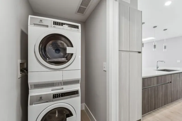 a view of entryway with washer and dryer
