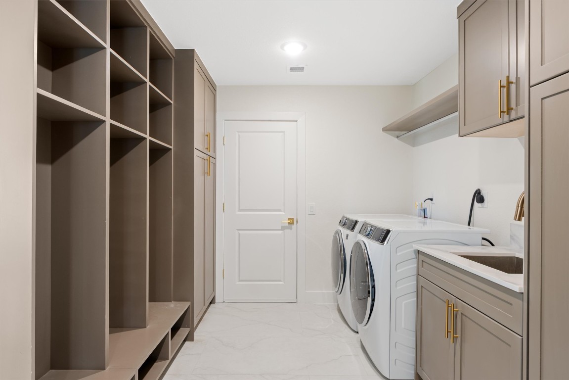 109 Fall Drive Georgetown, TX 78633 - Photo 27 of 40 a utility room with dryer and washer