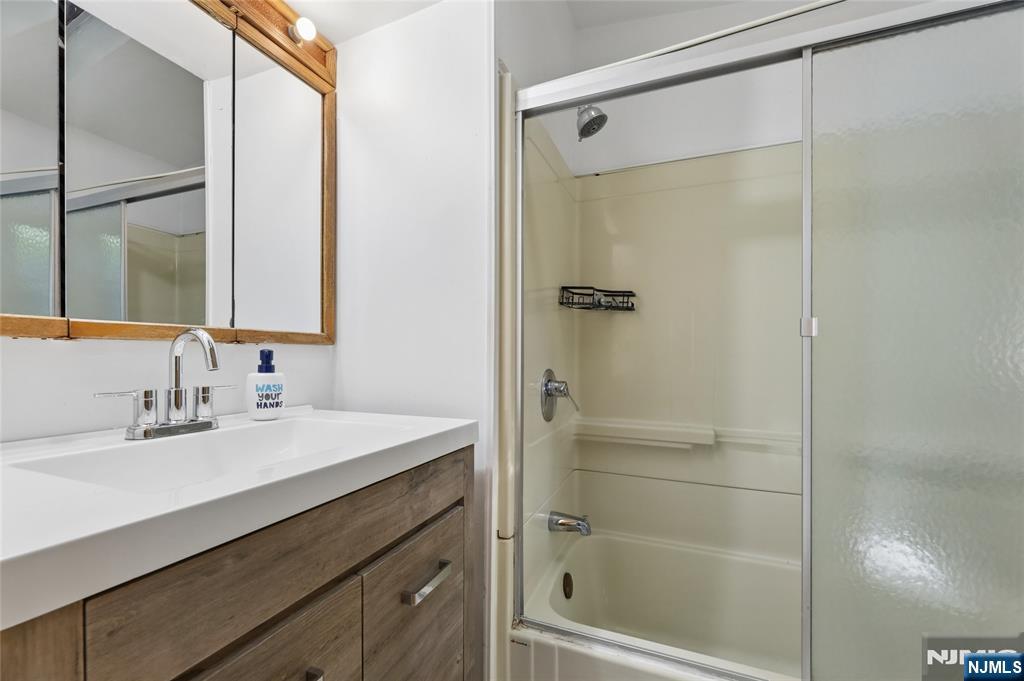 796 Old New Bridge Road Teaneck, NJ 07666 - Photo 28 of 38