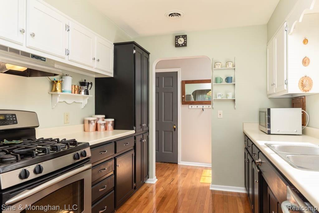 1154 Hampton Road Grosse Pointe Woods, MI 48236 - Photo 6 of 24