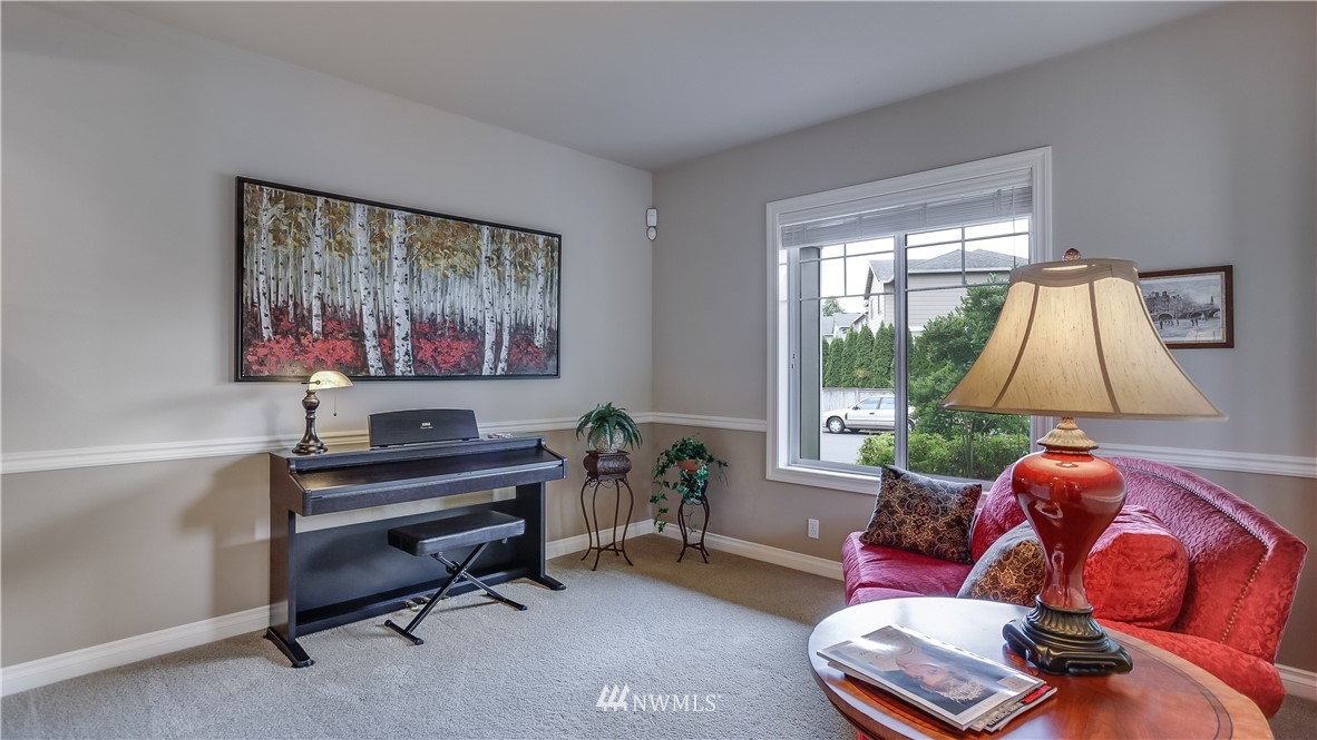 282 Kitsap Avenue Northeast Renton, WA 98059 - Photo 5 of 40 Gallery Image 5