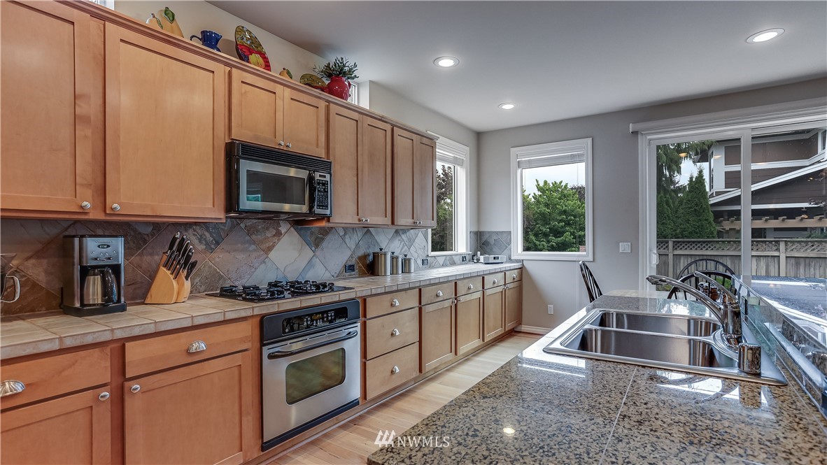 282 Kitsap Avenue Northeast Renton, WA 98059 - Photo 9 of 40 Gallery Image 9