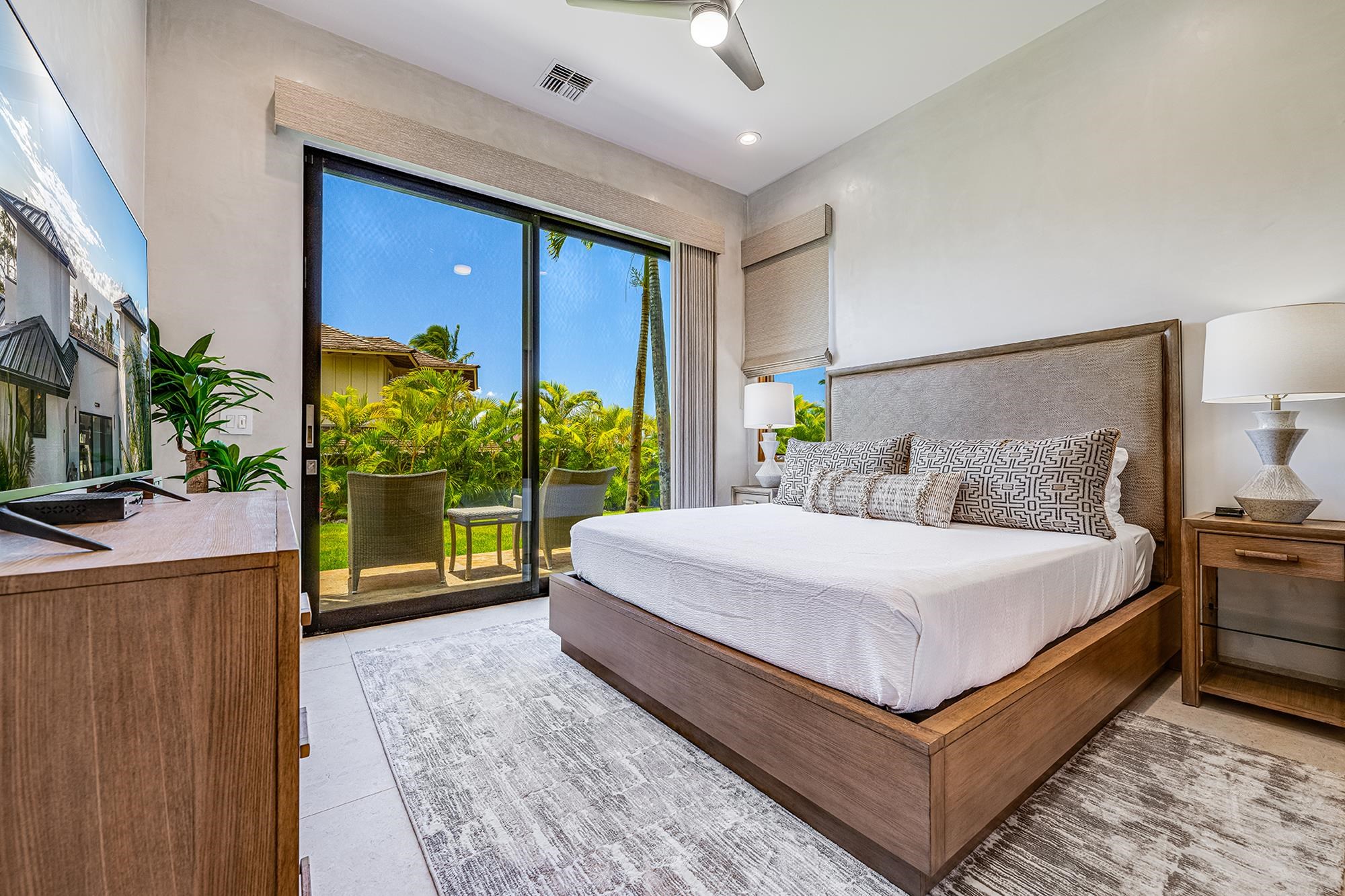 5385 Lower Honoapiilani Road Lahaina, HI 96761 - Photo 29 of 42 a large bed sitting in a bedroom next to a window