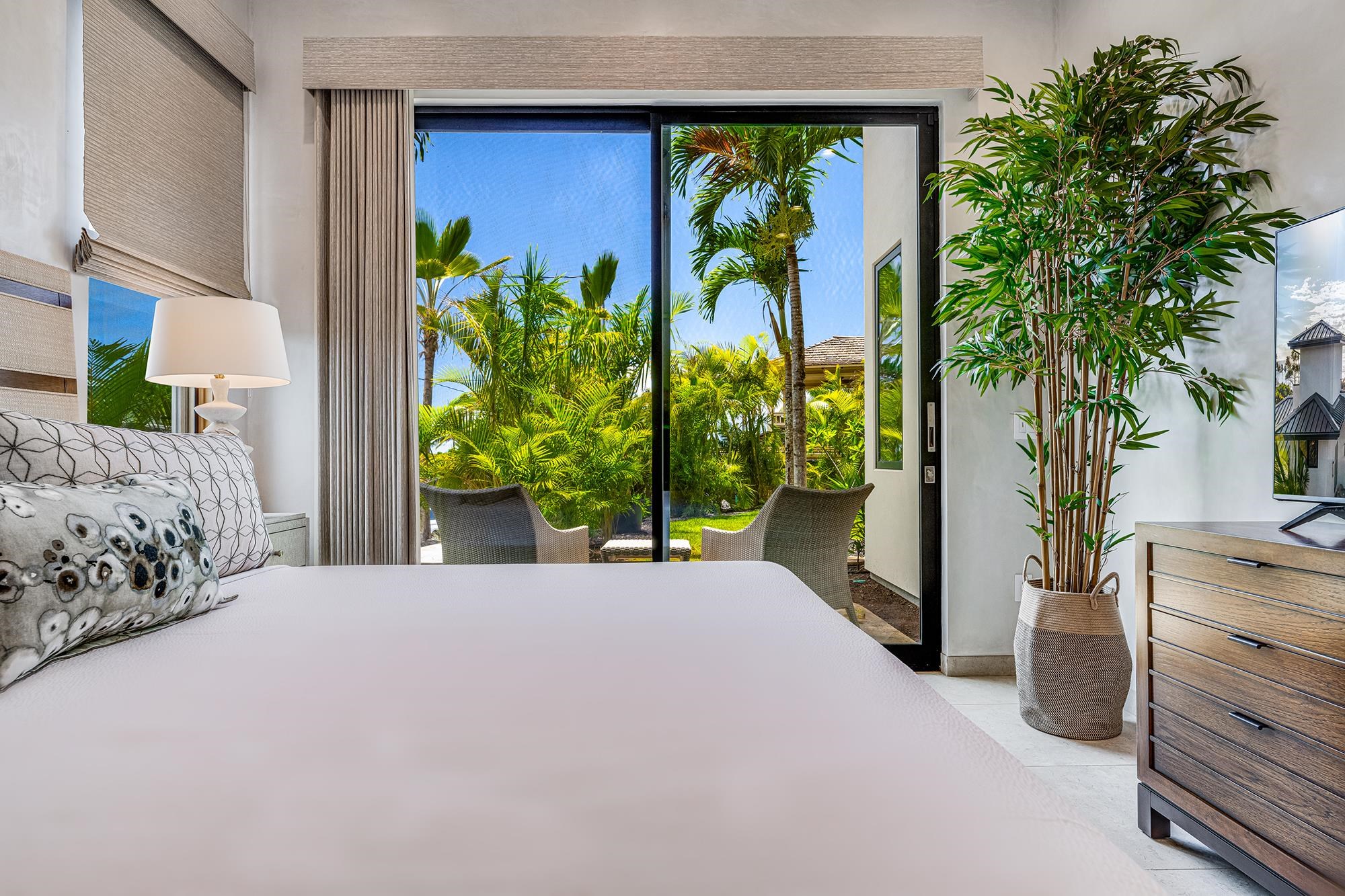 5385 Lower Honoapiilani Road Lahaina, HI 96761 - Photo 8 of 42 a bed sitting in front of a window