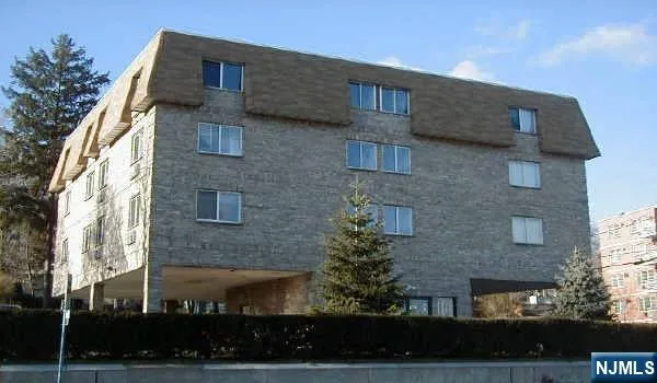 $2,100 | 47 Polifly Road, Unit 1D, Hackensack, NJ 07601