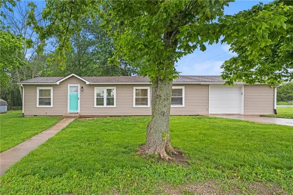 $285,000 | 125 Silver Shadow Lane, Linn Valley, KS 66040
