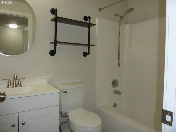 $139,000 | 885 Northeast Sunset Street, Unit 19, Roseburg, OR 97470