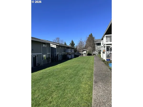 $139,000 | 885 Northeast Sunset Street, Unit 19, Roseburg, OR 97470