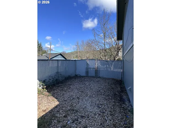 $139,000 | 885 Northeast Sunset Street, Unit 19, Roseburg, OR 97470