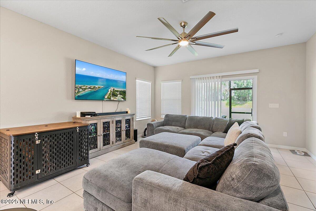 235 Brybar Drive St. Augustine, FL 32095 - Photo 4 of 17 04-Living Room