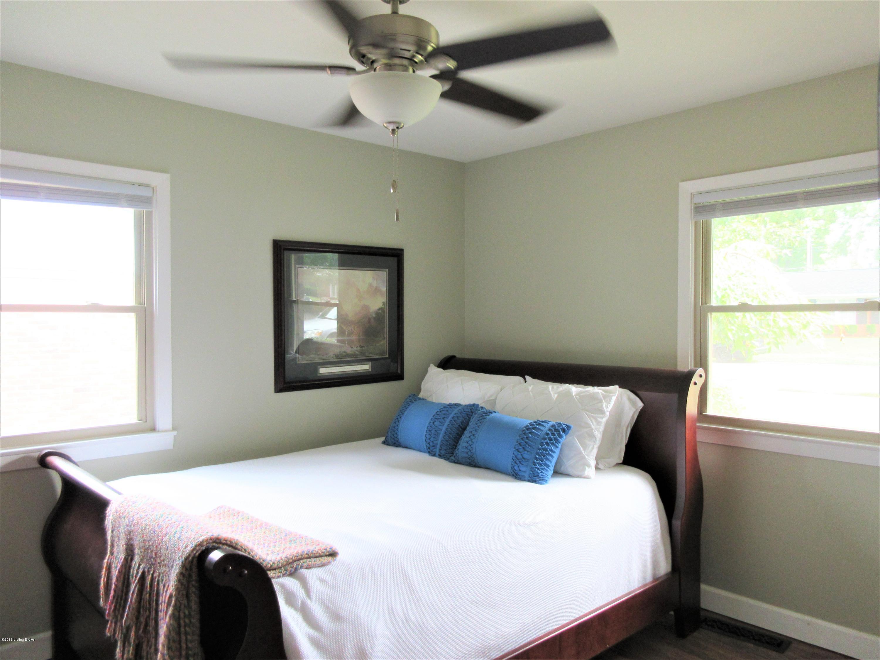 3826 Jupiter Road Louisville, KY 40218 - Photo 22 of 30 master bedroom