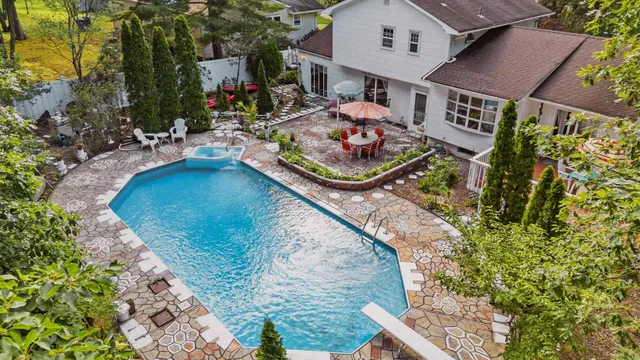 a view of a house with backyard