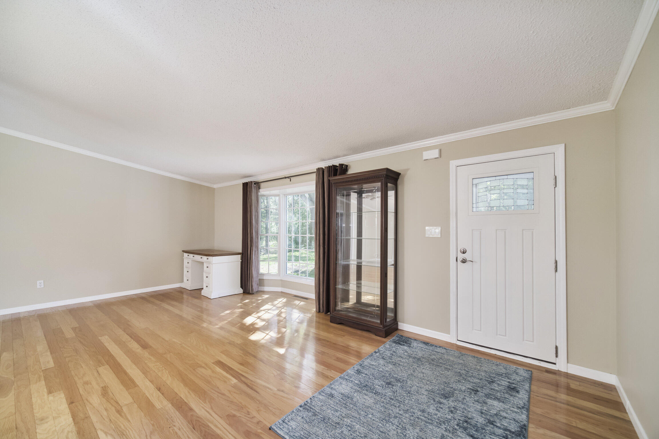 2721 Red Apple Road Manistee, MI 49660 - Photo 4 of 74 Living Room