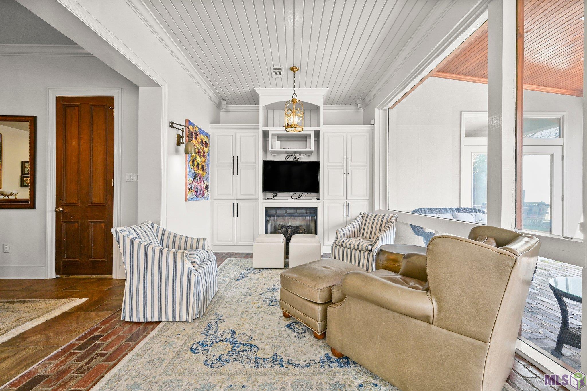 2125 Rue Bienvenue Baton Rouge, LA 70809 - Photo 11 of 37 Sunroom off the kitchen overlooking the pool